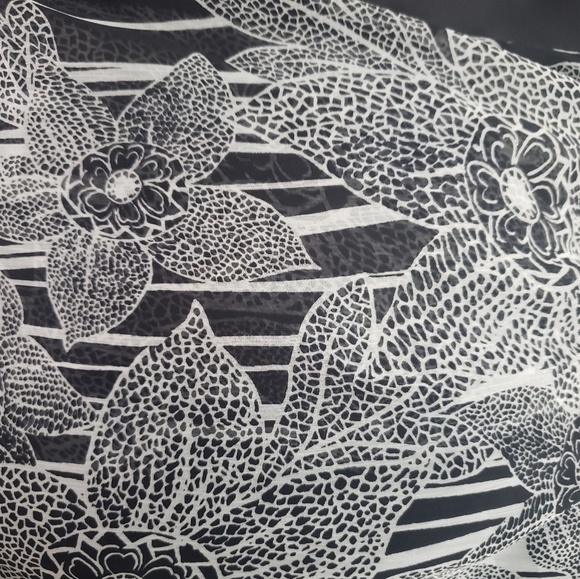 Off the shoulder blouse - Picture 2 of 3